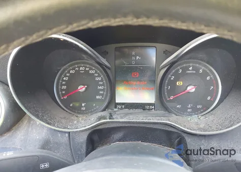 2017 Mercedes-Benz C 300 z USA, uszkodzony, nr VIN 55SWF4JB7HU206749